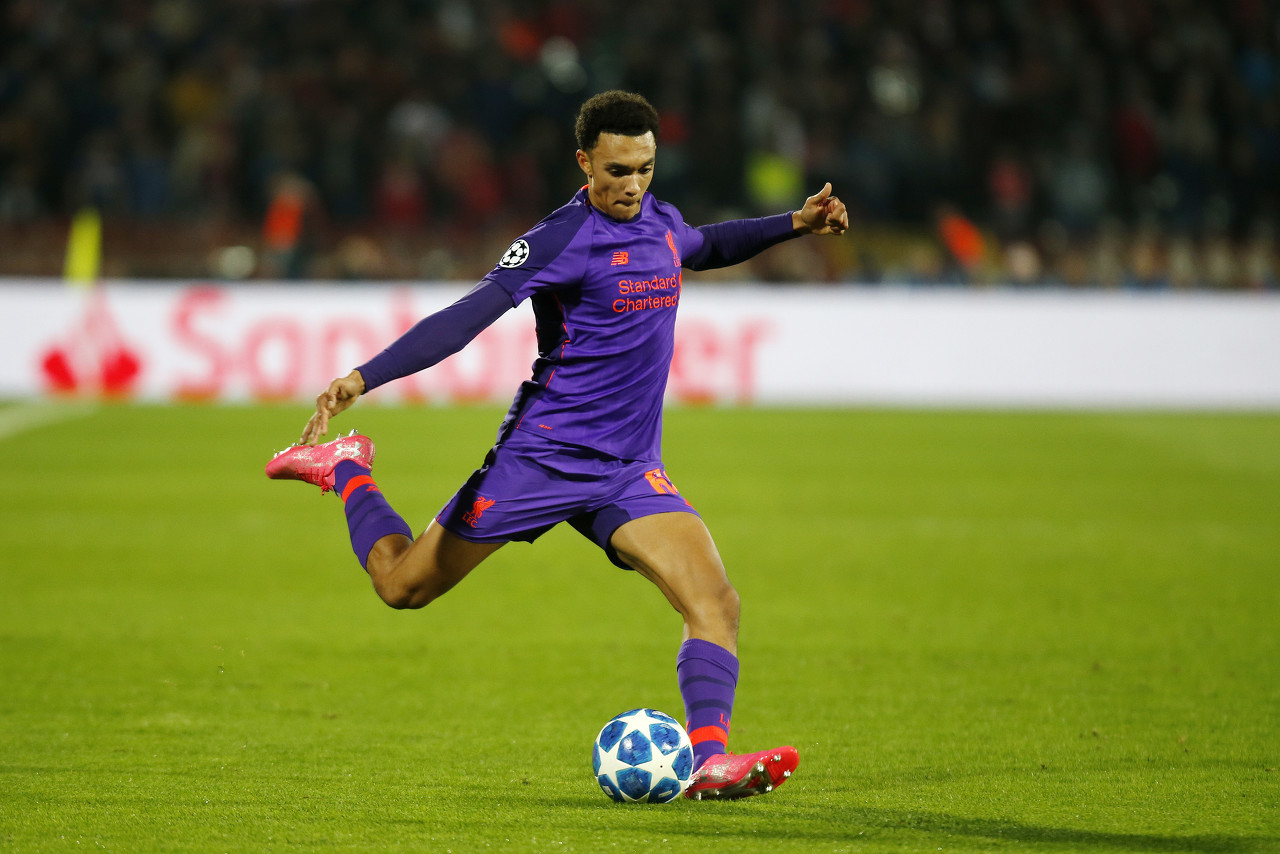 英雄-今夜拉齐奥远射贴柱:英超节点到来,赛场秩序良好,训练强度明显提升(拉齐奥十大巅峰阵容)