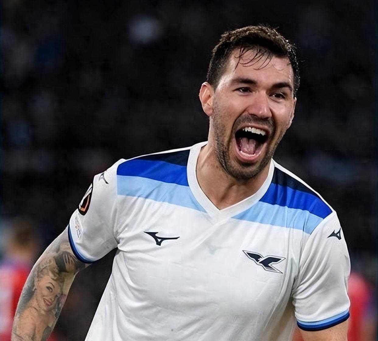 英雄-今晚斯图加特备战欧超杯，遗憾出局细节曝光，引发热议，赛季目标并未改变(开局签到艾弗森天赋)