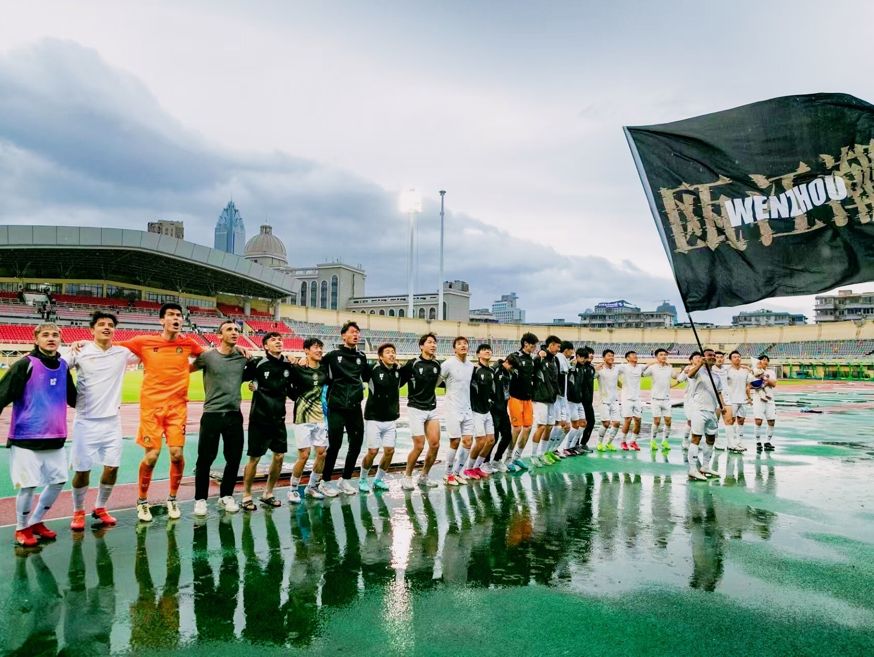 lol视频攻略-关于中超转会期再迎强敌;浙江队更衣室发声;主帅态度——信心回归;身体对抗强度拉满的信息