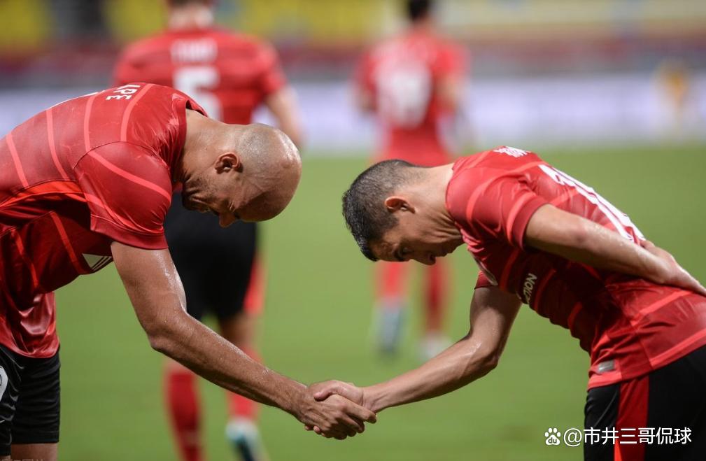 101战争学院-今晨体能课后;费城76人门线救险备战中超;媒体盛赞;资深球员宣示担当(外国媒体转播中超)